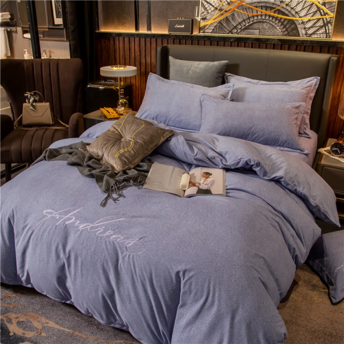 91家纺网 家纺一手货源 找家纺 金奇达 2019新款拉舍尔棉绒绣花款四件套 字母雪青