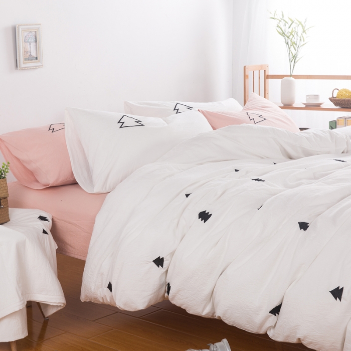 91家纺网 家纺一手货源 找家纺 优然居家纺 水洗棉绣花四件套水洗棉小树粉