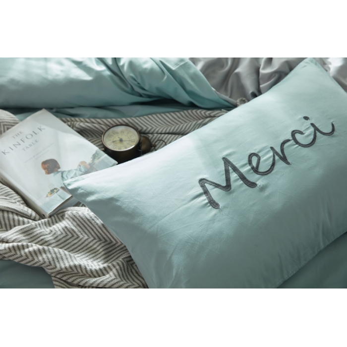 91家纺网 家纺一手货源 找家纺 优然居家纺  60长绒棉文艺双拼撞色刺绣系列四件套校园回忆