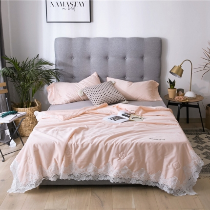 91家纺网 家纺一手货源 找家纺 优然居家纺 2018长绒棉蕾丝花边公主风格夏被 萝莉粉