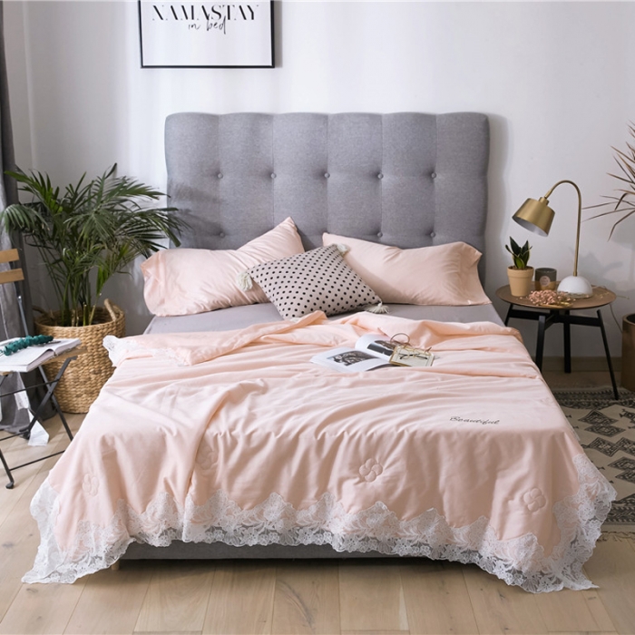 91家纺网 家纺一手货源 找家纺 优然居家纺 2018长绒棉蕾丝花边公主风格夏被 萝莉粉