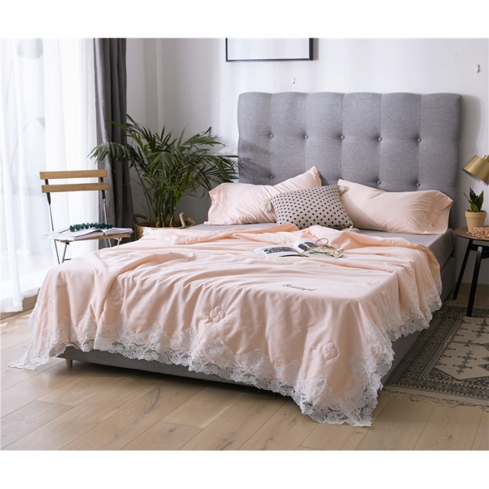 91家纺网 家纺一手货源 找家纺 优然居家纺 2018长绒棉蕾丝花边公主风格夏被 萝莉粉