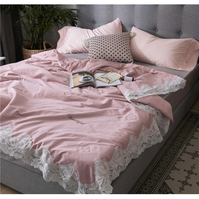 91家纺网 家纺一手货源 找家纺 优然居家纺 2018长绒棉蕾丝花边公主风格夏被 暖心粉