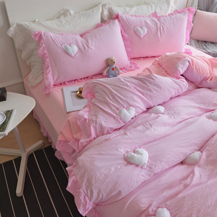 91家纺网 家纺一手货源 找家纺 艾米家居 韩版公主风水洗棉+水晶绒立体绣四件套 可爱粉
