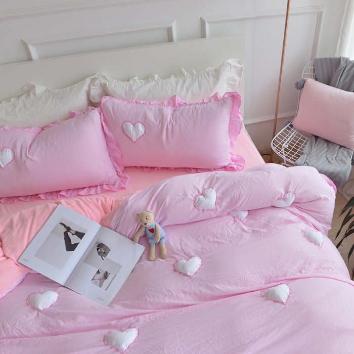 91家纺网 家纺一手货源 找家纺 艾米家居 韩版公主风水洗棉+水晶绒立体绣四件套 可爱粉