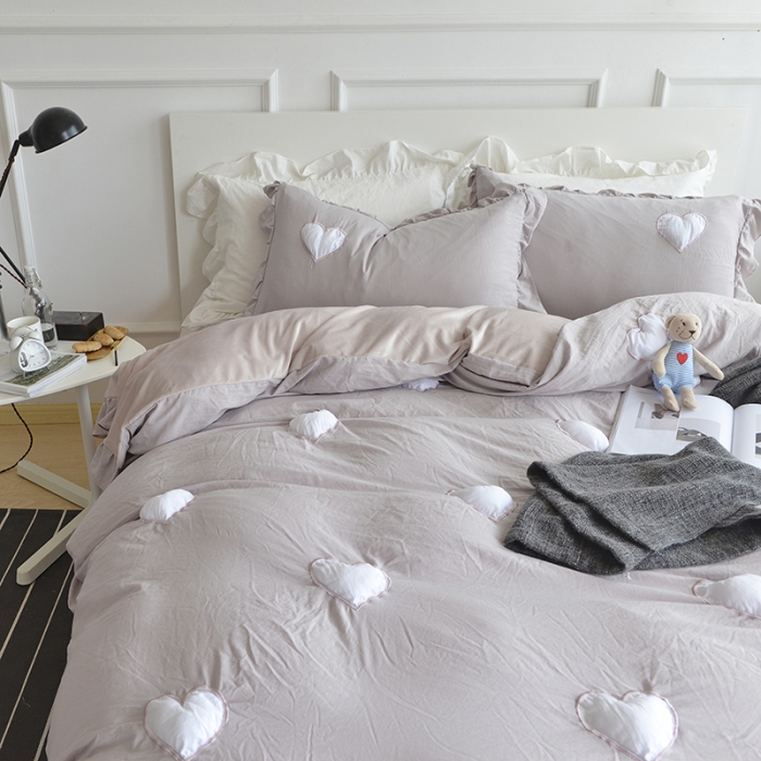 91家纺网 家纺一手货源 找家纺 艾米家居 韩版公主风水洗棉+水晶绒立体绣四件套  气质灰