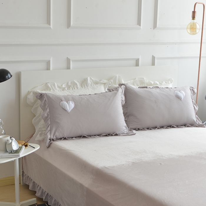 91家纺网 家纺一手货源 找家纺 艾米家居 韩版公主风水洗棉+水晶绒立体绣四件套  气质灰