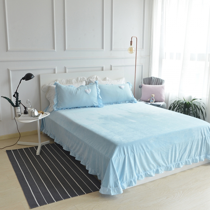 91家纺网 家纺一手货源 找家纺 艾米家居 韩版公主风水洗棉+水晶绒立体绣四件套  天空蓝