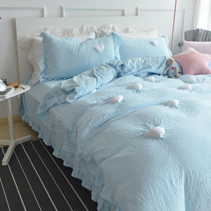 91家纺网 家纺一手货源 找家纺 艾米家居 韩版公主风水洗棉+水晶绒立体绣四件套  天空蓝