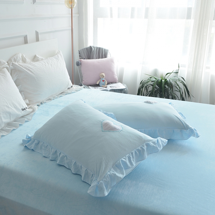 91家纺网 家纺一手货源 找家纺 艾米家居 韩版公主风水洗棉+水晶绒立体绣四件套  天空蓝