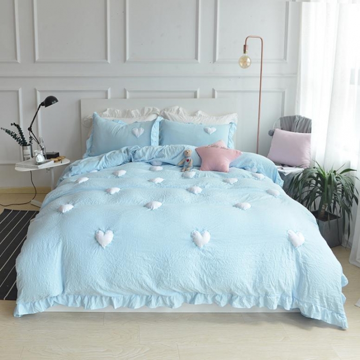 91家纺网 家纺一手货源 找家纺 艾米家居 韩版公主风水洗棉+水晶绒立体绣四件套  天空蓝