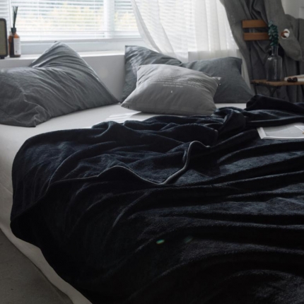 来菲毛毯 320克金貂绒纯色加厚盖毯毯子1.5KG公斤纯黑