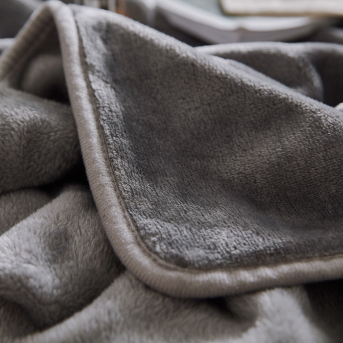 91家纺网 家纺一手货源 找家纺 来菲毛毯 320克金貂绒纯色毛毯1.5公斤加厚盖毯子水银灰