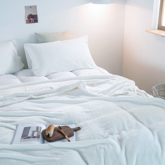 91家纺网 家纺一手货源 找家纺 素色加厚纯色1.8KG加厚外贸毛毯纯白毯子霍普珍珠白