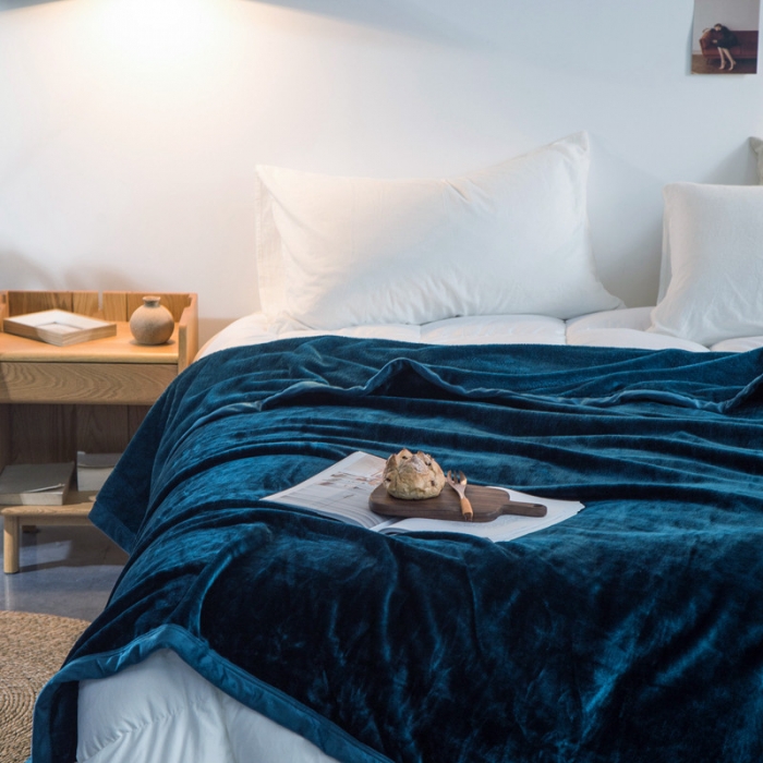 91家纺网 家纺一手货源 找家纺 素色加厚纯色1.8KG加厚外贸毛毯单色毯子1.8公斤绿