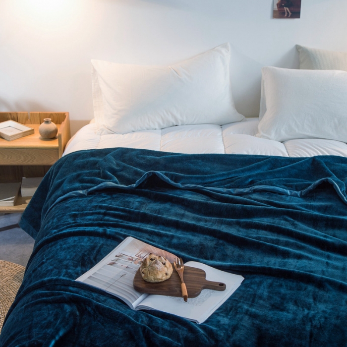 91家纺网 家纺一手货源 找家纺 素色加厚纯色1.8KG加厚外贸毛毯单色毯子1.8公斤绿