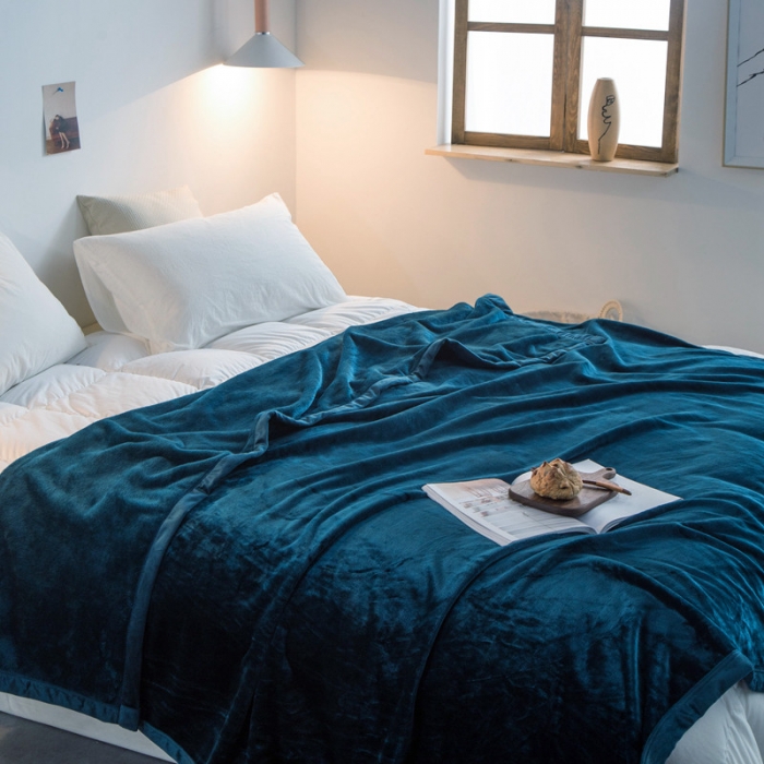 91家纺网 家纺一手货源 找家纺 素色加厚纯色1.8KG加厚外贸毛毯单色毯子1.8公斤绿