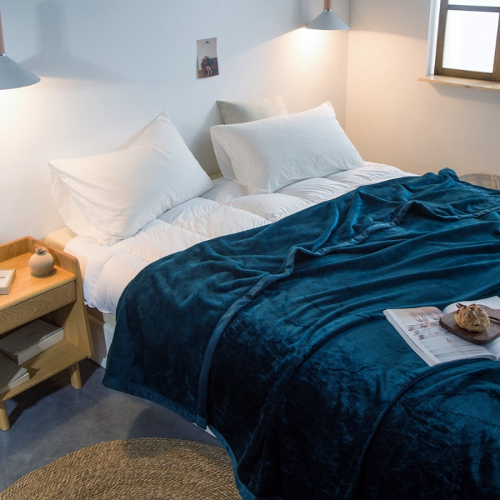 91家纺网 家纺一手货源 找家纺 素色加厚纯色1.8KG加厚外贸毛毯单色毯子1.8公斤绿