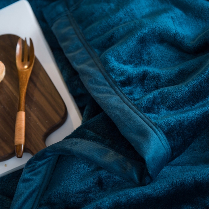 91家纺网 家纺一手货源 找家纺 素色加厚纯色1.8KG加厚外贸毛毯单色毯子1.8公斤绿