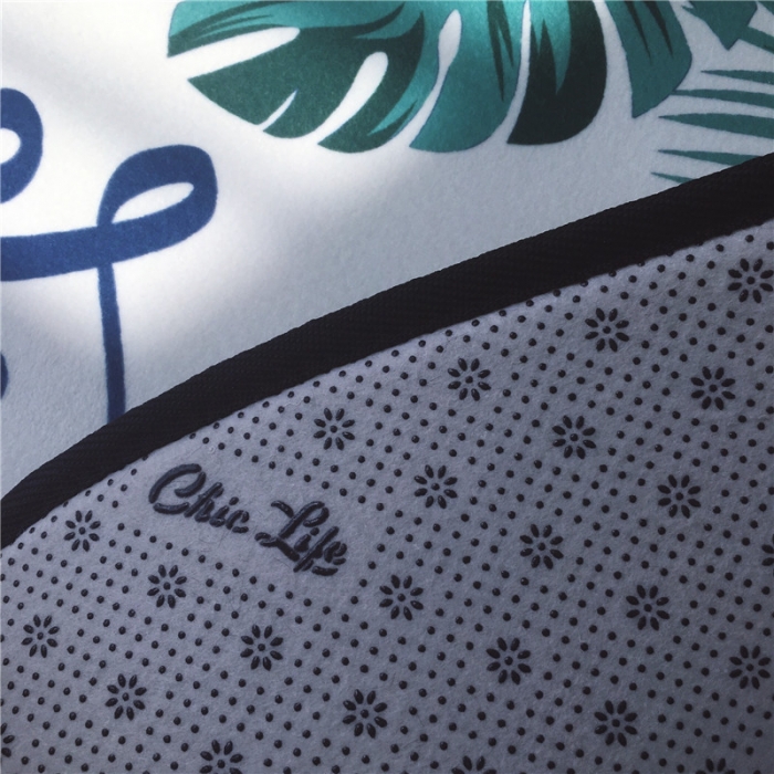 91家纺网 家纺一手货源 找家纺 昔可家纺 2017新款长条地垫绿叶-奶白底