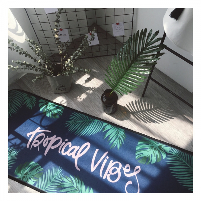 91家纺网 家纺一手货源 找家纺 昔可家纺 2017新款长条地垫绿叶-深蓝底