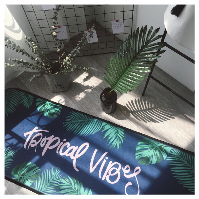 91家纺网 家纺一手货源 找家纺 昔可家纺 2017新款长条地垫绿叶-深蓝底