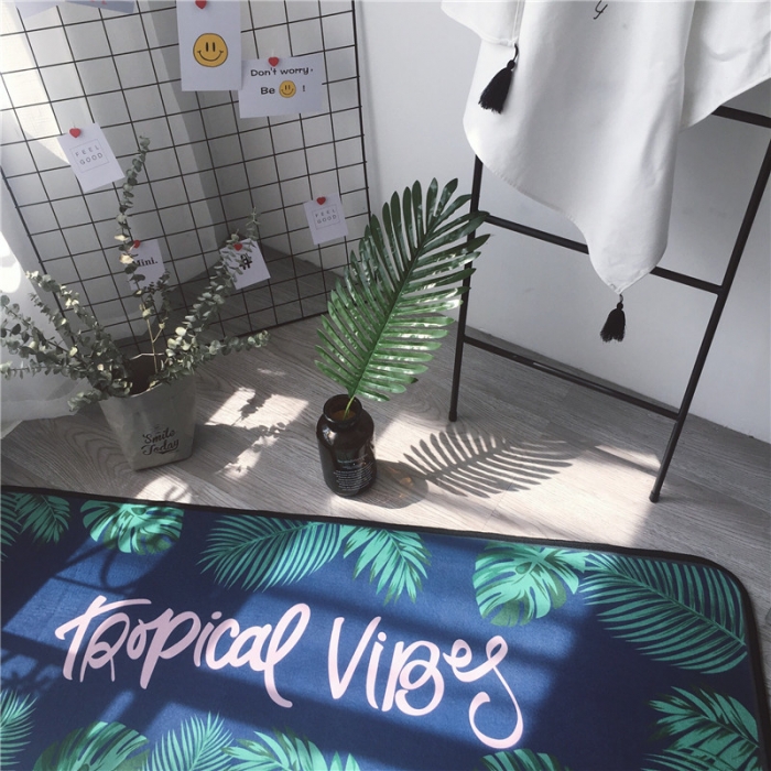 91家纺网 家纺一手货源 找家纺 昔可家纺 2017新款长条地垫绿叶-深蓝底