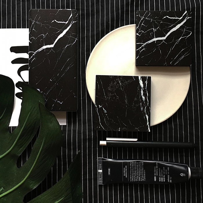 91家纺网 家纺一手货源 找家纺 昔可家纺 新款chic风大地垫大理石字母黑