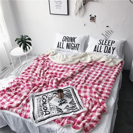 91家纺网 家纺一手货源 找家纺 2017新款爆款羊羔绒毯粉格子