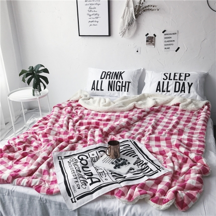 2017新款爆款羊羔绒毯粉格子