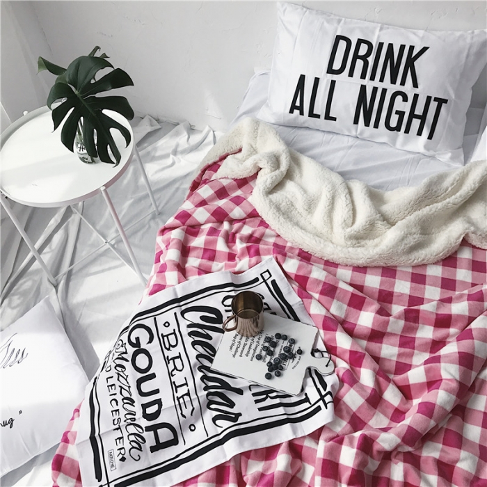 91家纺网 家纺一手货源 找家纺 2017新款爆款羊羔绒毯粉格子