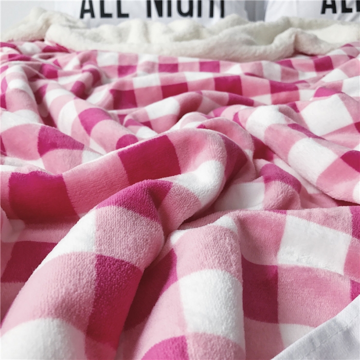 91家纺网 家纺一手货源 找家纺 2017新款爆款羊羔绒毯粉格子