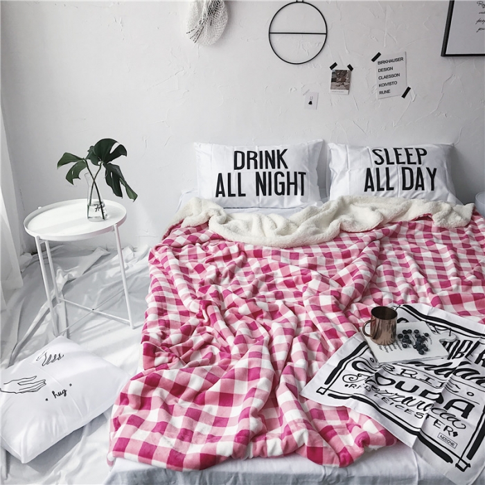 91家纺网 家纺一手货源 找家纺 2017新款爆款羊羔绒毯粉格子