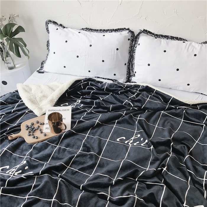 91家纺网 家纺一手货源 找家纺 2017新款爆款羊羔绒毯格子chic