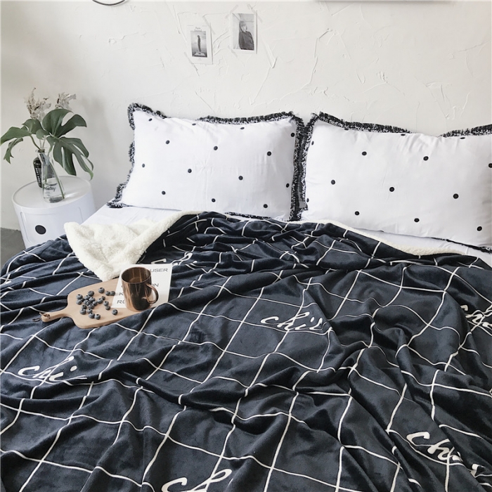 91家纺网 家纺一手货源 找家纺 2017新款爆款羊羔绒毯格子chic