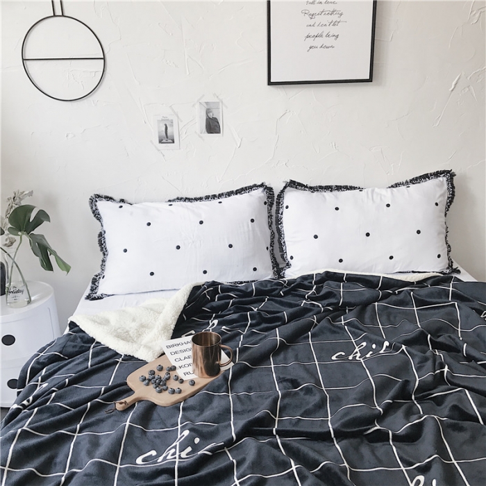 91家纺网 家纺一手货源 找家纺 2017新款爆款羊羔绒毯格子chic