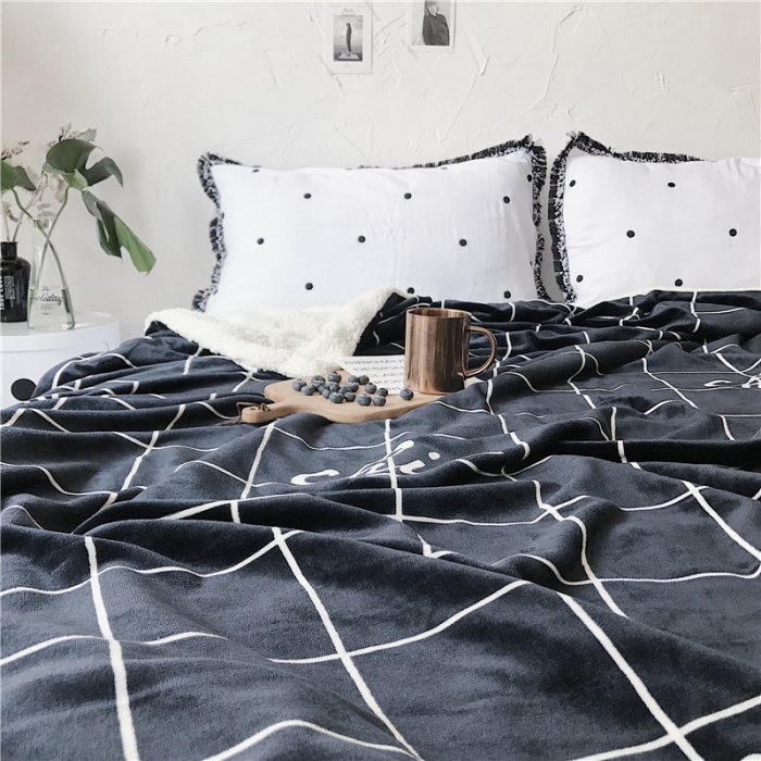 91家纺网 家纺一手货源 找家纺 2017新款爆款羊羔绒毯格子chic