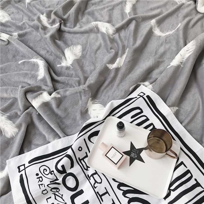 91家纺网 家纺一手货源 找家纺 2017新款爆款羊羔绒毯灰羽毛