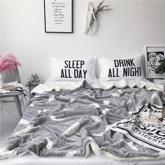 91家纺网 家纺一手货源 找家纺 2017新款爆款羊羔绒毯灰羽毛