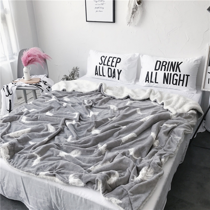 91家纺网 家纺一手货源 找家纺 2017新款爆款羊羔绒毯灰羽毛