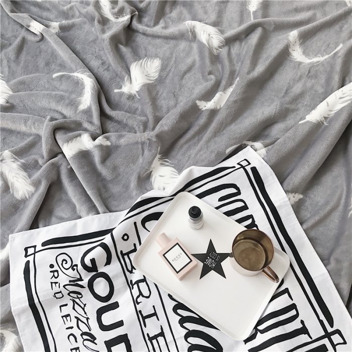 91家纺网 家纺一手货源 找家纺 2017新款爆款羊羔绒毯灰羽毛