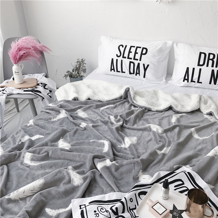 91家纺网 家纺一手货源 找家纺 2017新款爆款羊羔绒毯灰羽毛