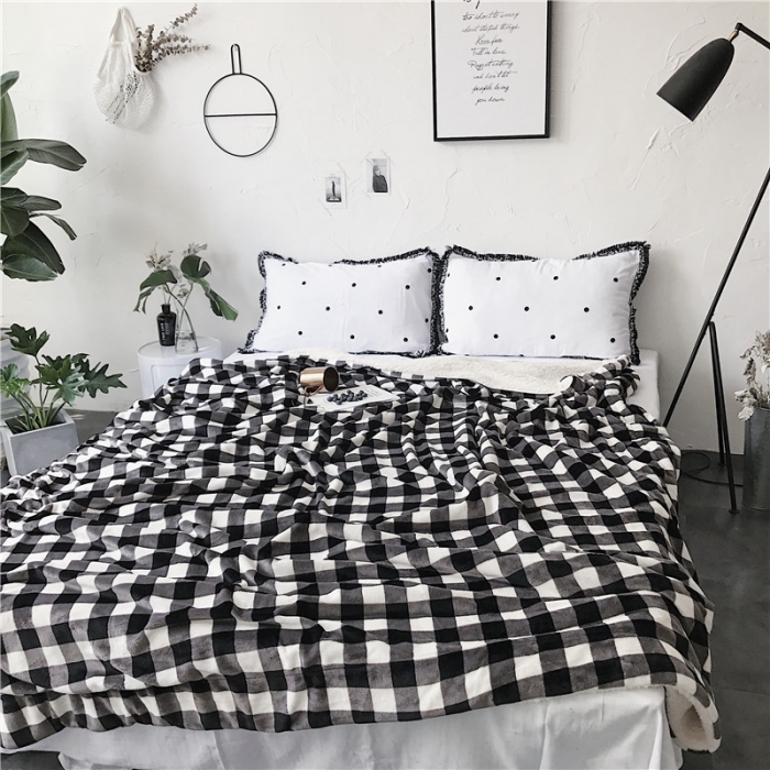 91家纺网 家纺一手货源 找家纺 2017新款爆款羊羔绒毯深格子