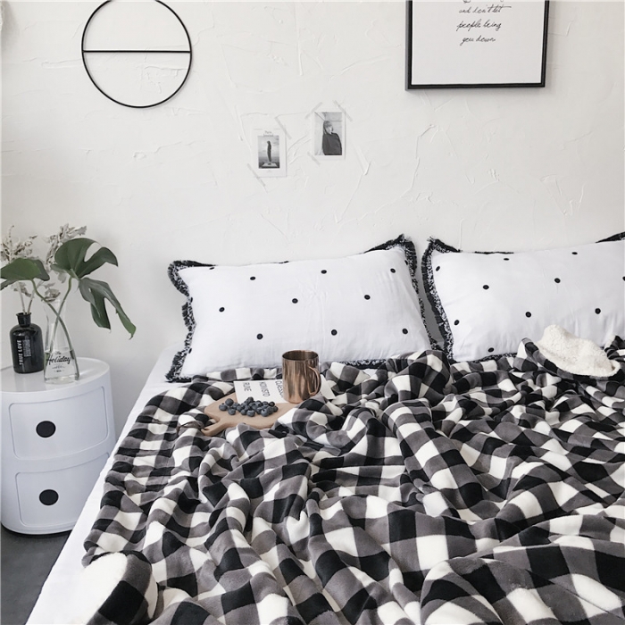 91家纺网 家纺一手货源 找家纺 2017新款爆款羊羔绒毯深格子