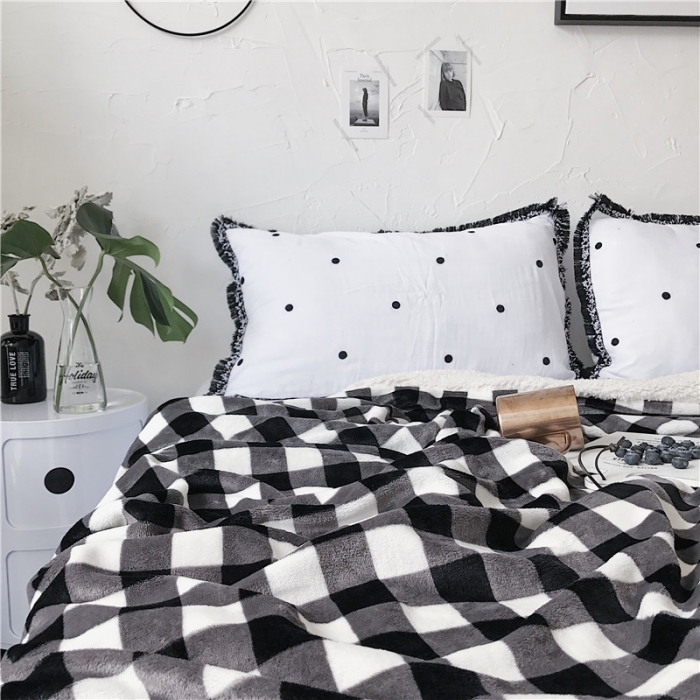 91家纺网 家纺一手货源 找家纺 2017新款爆款羊羔绒毯深格子