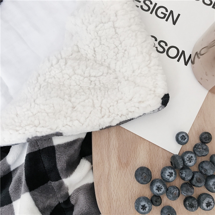 91家纺网 家纺一手货源 找家纺 2017新款爆款羊羔绒毯深格子