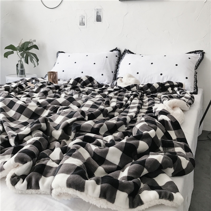 91家纺网 家纺一手货源 找家纺 2017新款爆款羊羔绒毯深格子