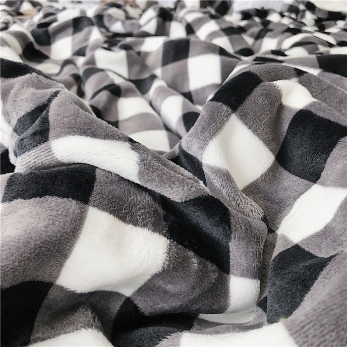 91家纺网 家纺一手货源 找家纺 2017新款爆款羊羔绒毯深格子