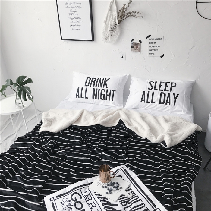 91家纺网 家纺一手货源 找家纺 2017新款爆款羊羔绒毯细黑线条