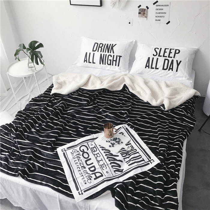 91家纺网 家纺一手货源 找家纺 2017新款爆款羊羔绒毯细黑线条